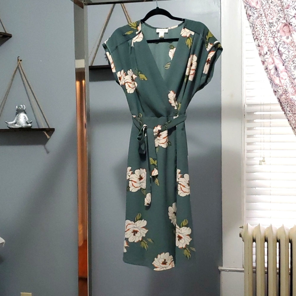 Beautiful green floral dress sz L